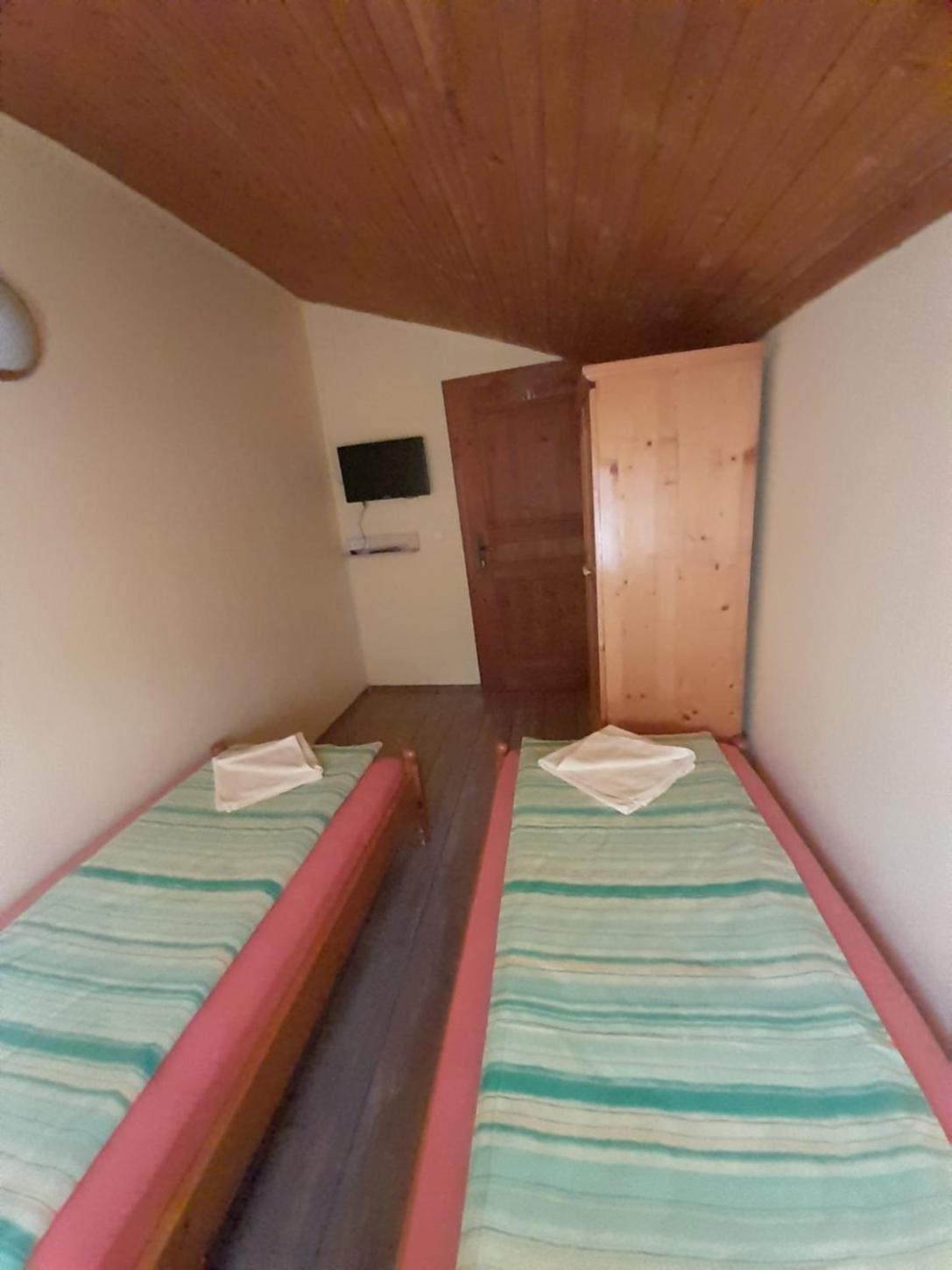 Guest House Lorian Madzhare 외부 사진