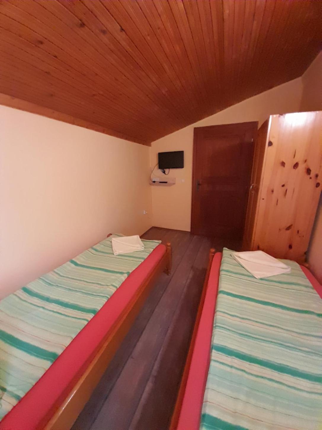 Guest House Lorian Madzhare 외부 사진