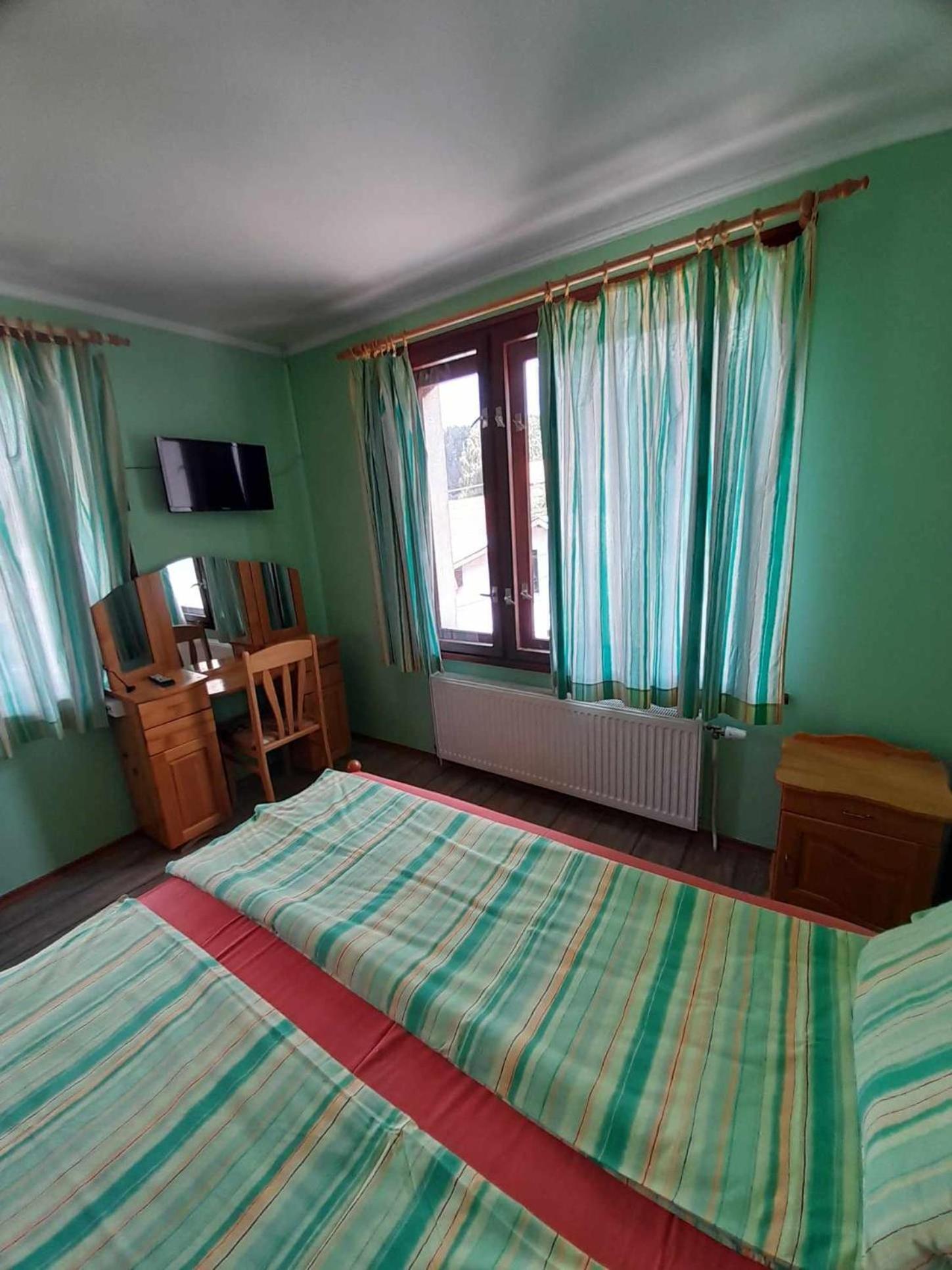 Guest House Lorian Madzhare 외부 사진