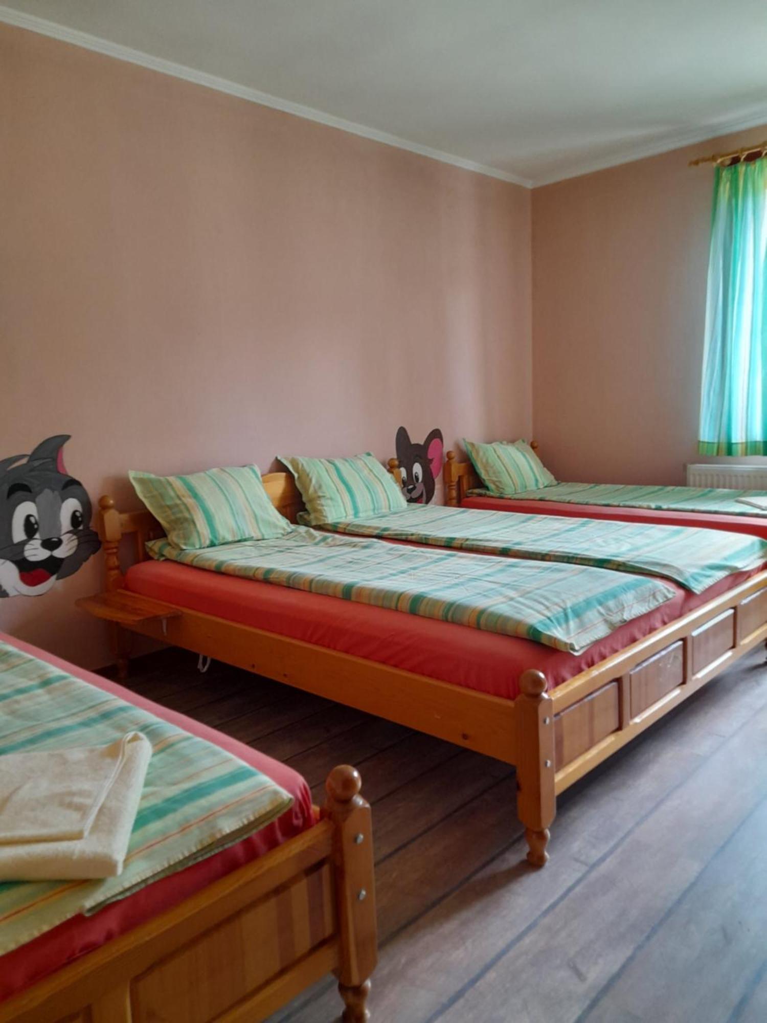Guest House Lorian Madzhare 외부 사진
