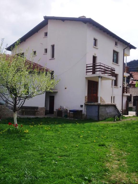 Guest House Lorian Madzhare 외부 사진