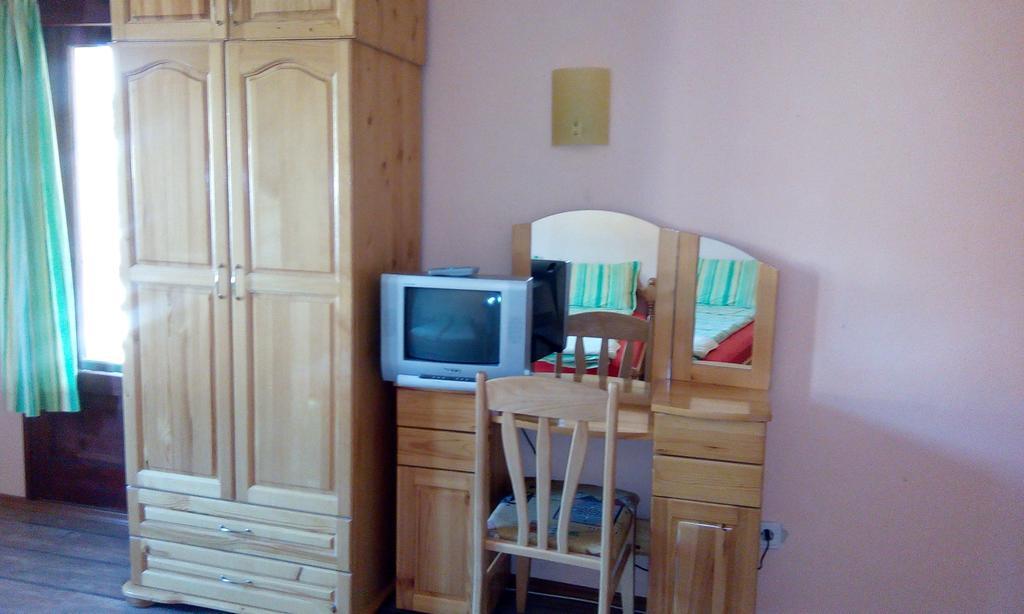Guest House Lorian Madzhare 외부 사진